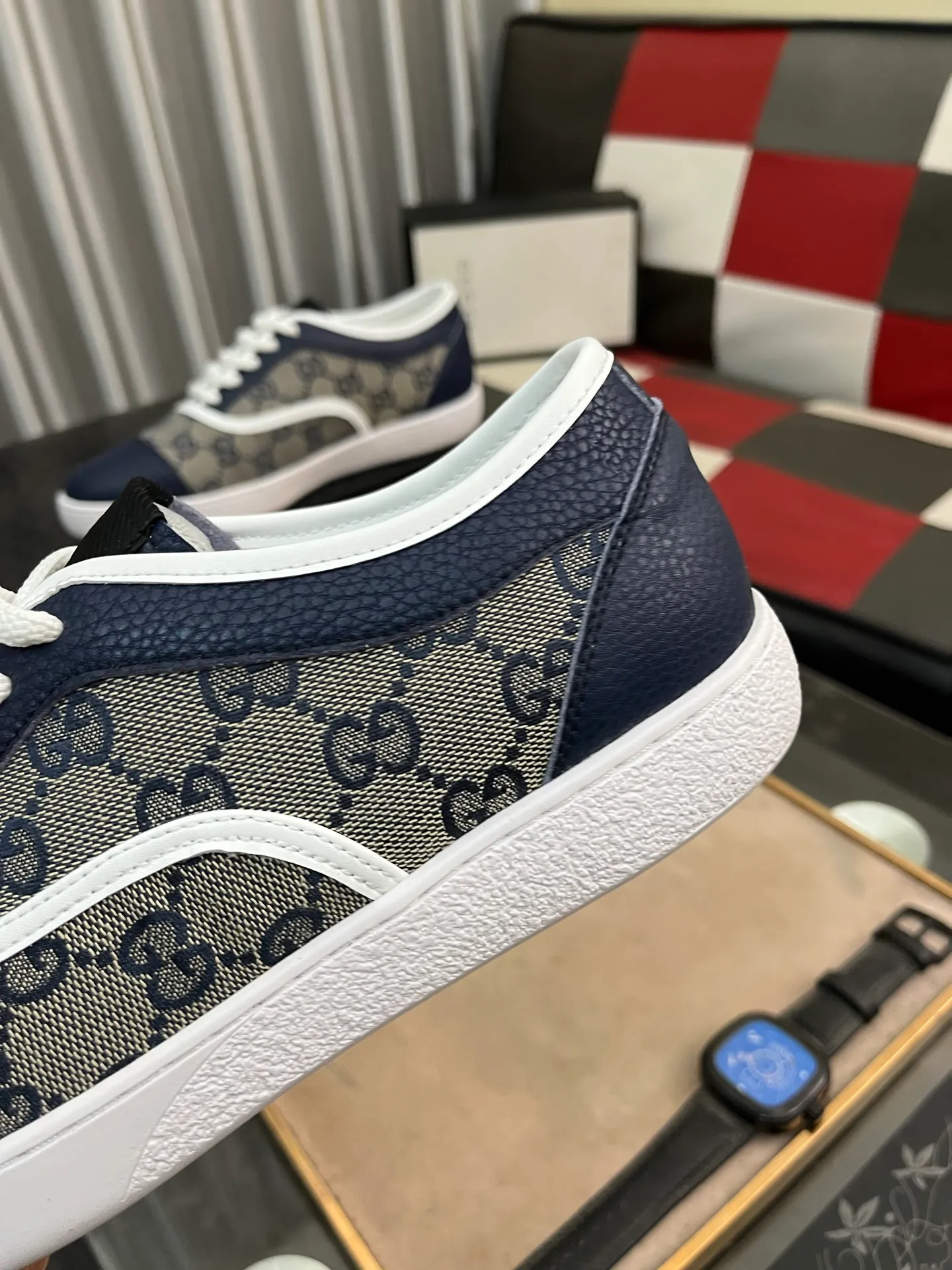 Men's shoes💰400⌚️⌚️[GUCCI] Gucci men's casual shoes are absolutely popular🔥The ultimate matching item for trendy men! The charm of super texture is unstoppable. This is the main recommendation. The upper is made of high-quality cowhide, with pig lining feet and wear-resistant rubber sole. It is noble and elegant! Extremely comfortable🎁🎁You can be as handsome as you want💪 Available in sizes 38-44 and 4️⃣colors available